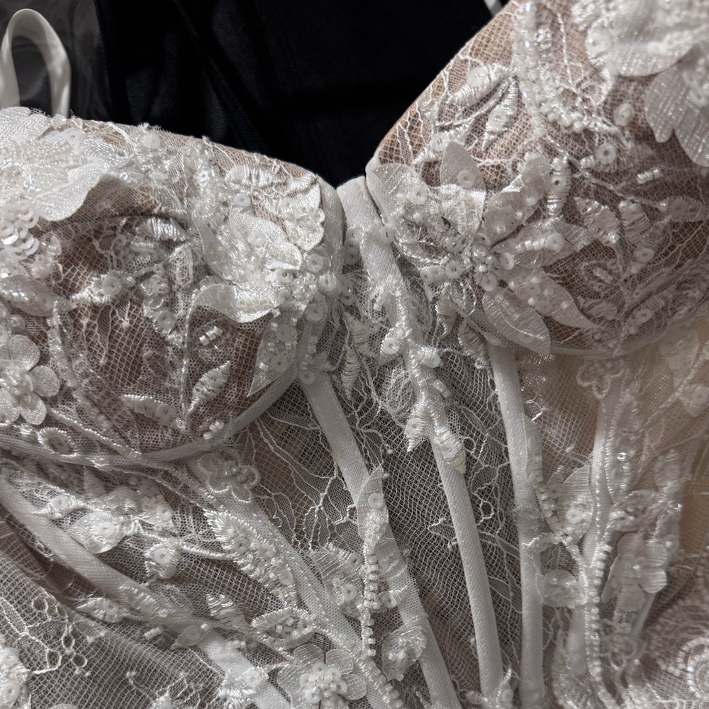 ANDREA & LEO Bridal Dress- white size 4 - Picture 6 of 17